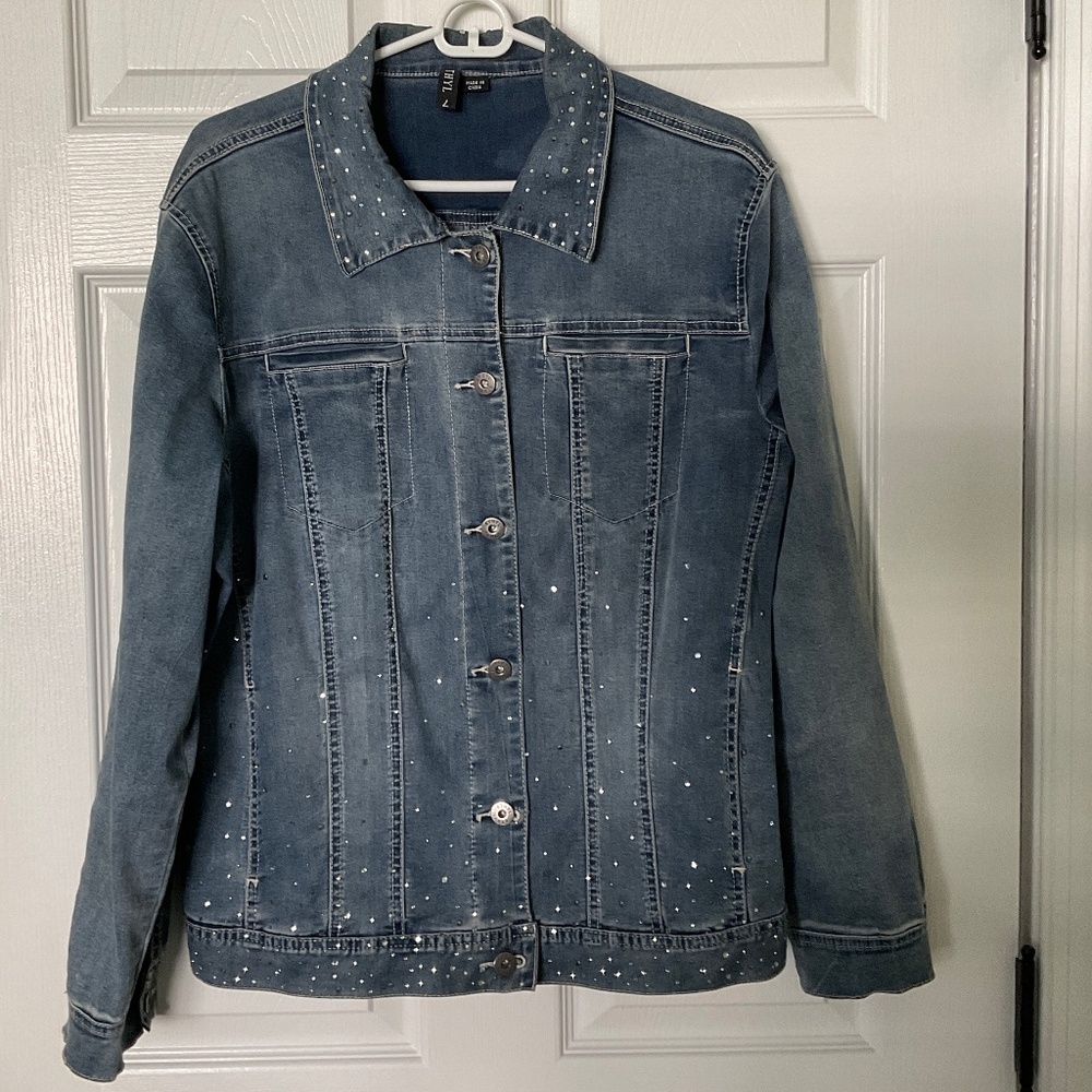LADIES DENIM & BLING JEAN JACKET.  SIZE L.  BEAUTIFUL CONDITION!!